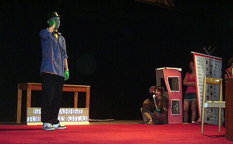 Die Theatergruppe der Slavistik in Ústí spielt das Theaterstück "Čeburaška" in russischer Sprache. Foto: Schwarz