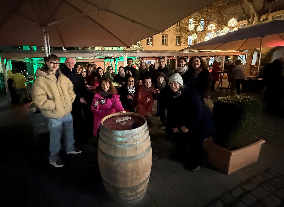 Foto der Italienisch-Studierenden und -Dozierenden auf dem Weihnachtsmarkt 2025