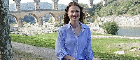 Studentin Nicole Gawel beim Pont du Gard