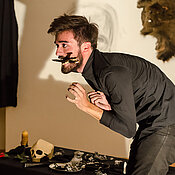 „Malfi“ heißt ein immersives Theaterstück nach der von Daniel Morgenroth. Die English Drama Group inszenierte es im Sommer 2014. Es basiert auf „The Duchess of Malfi“ von John Webster.